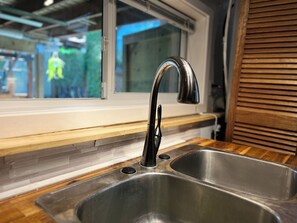 Interior - Private Suite w/ Hot Tub | waterfall | 5 Min to Beach | 4 beds | long term stays (Nanaimo)