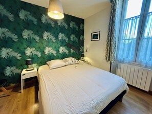 Iron/ironing board, free WiFi, bed sheets