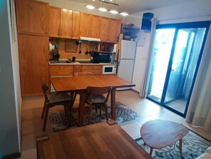 Fridge, microwave, dishwasher, coffee/tea maker