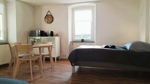 舒适公寓, 3 张单人床, 厨房, 花园景观 | 笔记本电脑工作区、隔音、熨斗/熨板、免费 WiFi