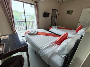 Tomannsrom – superior, byutsikt | Sengetøy av topp kvalitet, wi-fi (inkludert) og sengetøy