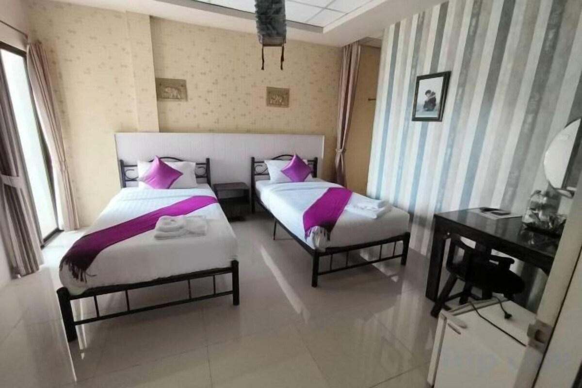 Premium bedding, WiFi (free), bed sheets