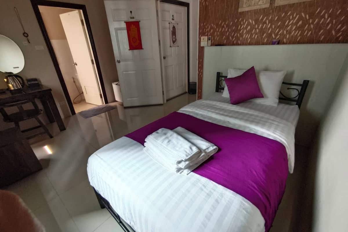 Standard Room | Premium bedding, free WiFi, bed sheets