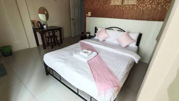 Quarto casal superior, vista para a cidade | Roupas de cama premium, Wi-Fi de cortesia, roupa de cama