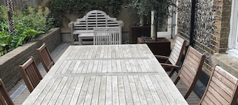 Seaside gem, sea views, south facing garden, parking - Top Spot!!