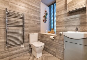 Shower, towels