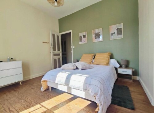 Saint Michel's quiet rooms. Pets allowed