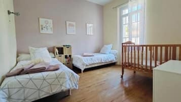 3 bedrooms, desk, travel crib, free WiFi