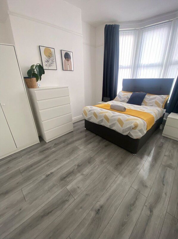 4 soverom, strykejern/-brett, wi-fi og sengetøy