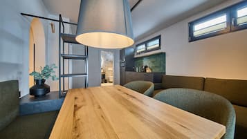 Classic Apartment, Balcony, Courtyard View | Cots/infant beds, free WiFi, bed sheets