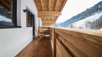 Apartamento Deluxe, balcón | Servicio de la habitación