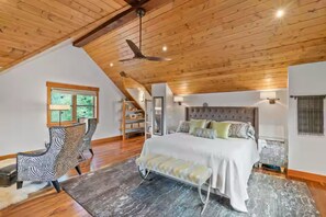 3 室のベッドルーム、デスク、アイロン / アイロン台、WiFi