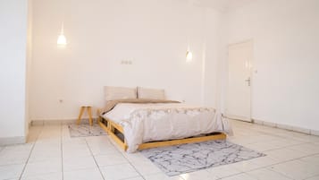 2 habitaciones, tabla de planchar con plancha, wifi y ropa de cama