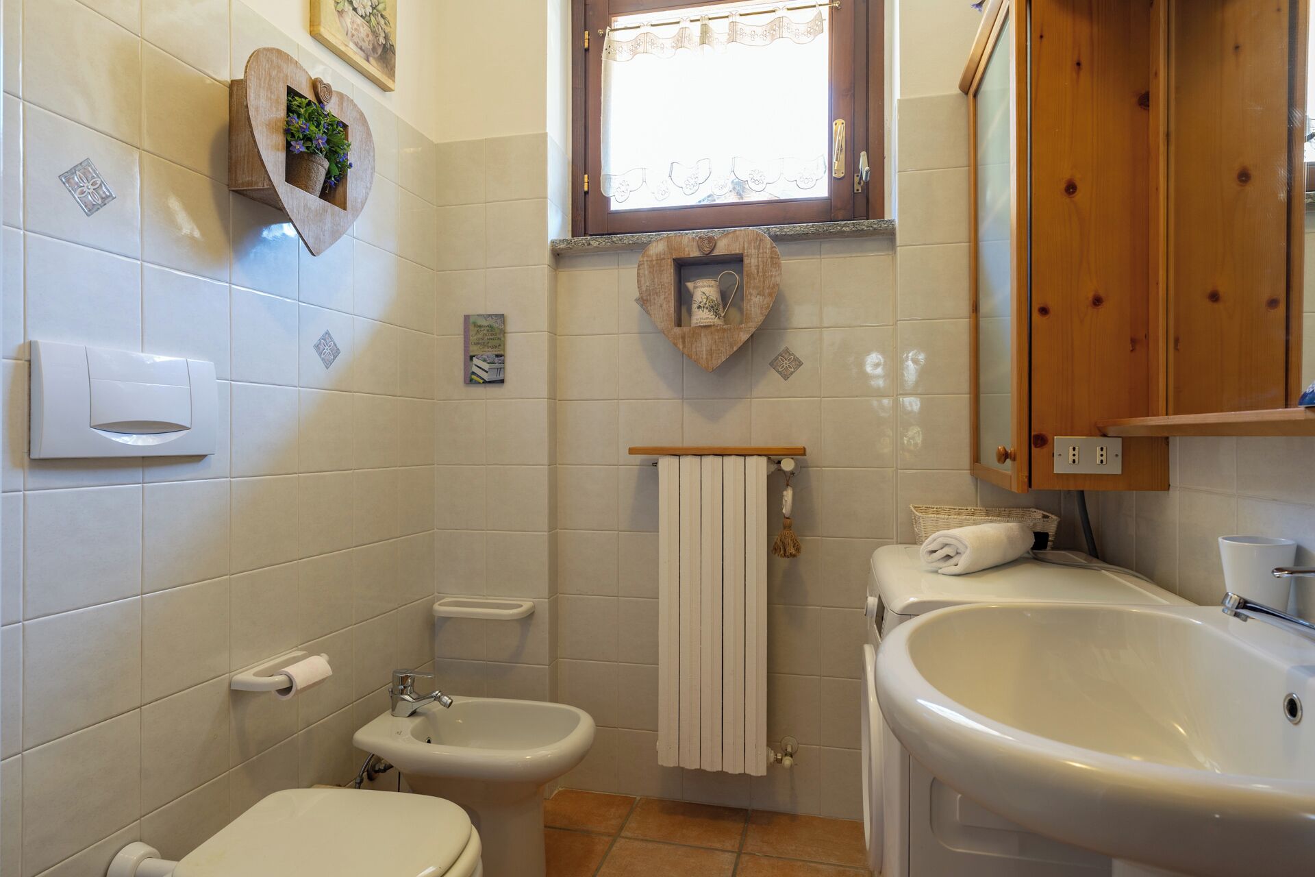 Dusche, Haartrockner, Bidet, Handtücher