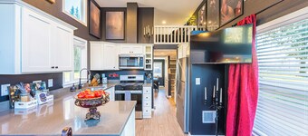 Rainforest Tiny Home Retreat: Twilight Edition