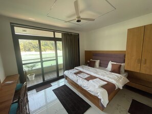Double Room, River View | Free WiFi