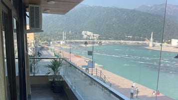 Dreibettzimmer, Flussblick | Balkon