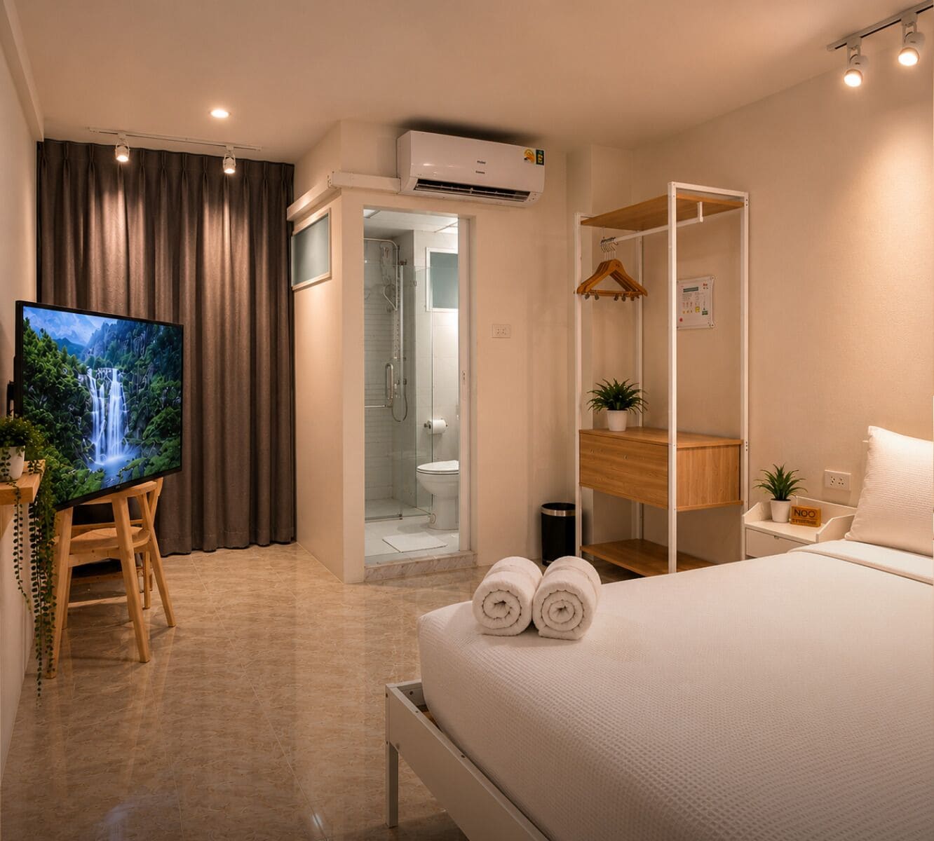 Deluxe Double Room | Free WiFi, bed sheets