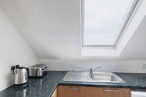 Micro-ondes, four, plaque de cuisson, lave-vaisselle