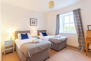 4 bedrooms, iron/ironing board, WiFi, bed sheets