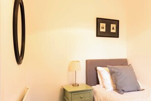4 habitaciones, tabla de planchar con plancha, wifi y ropa de cama