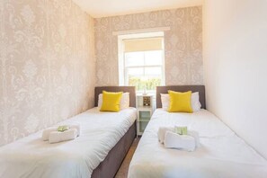 4 bedrooms, iron/ironing board, WiFi, bed sheets