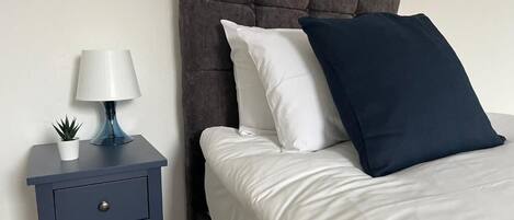 4 bedrooms, iron/ironing board, WiFi