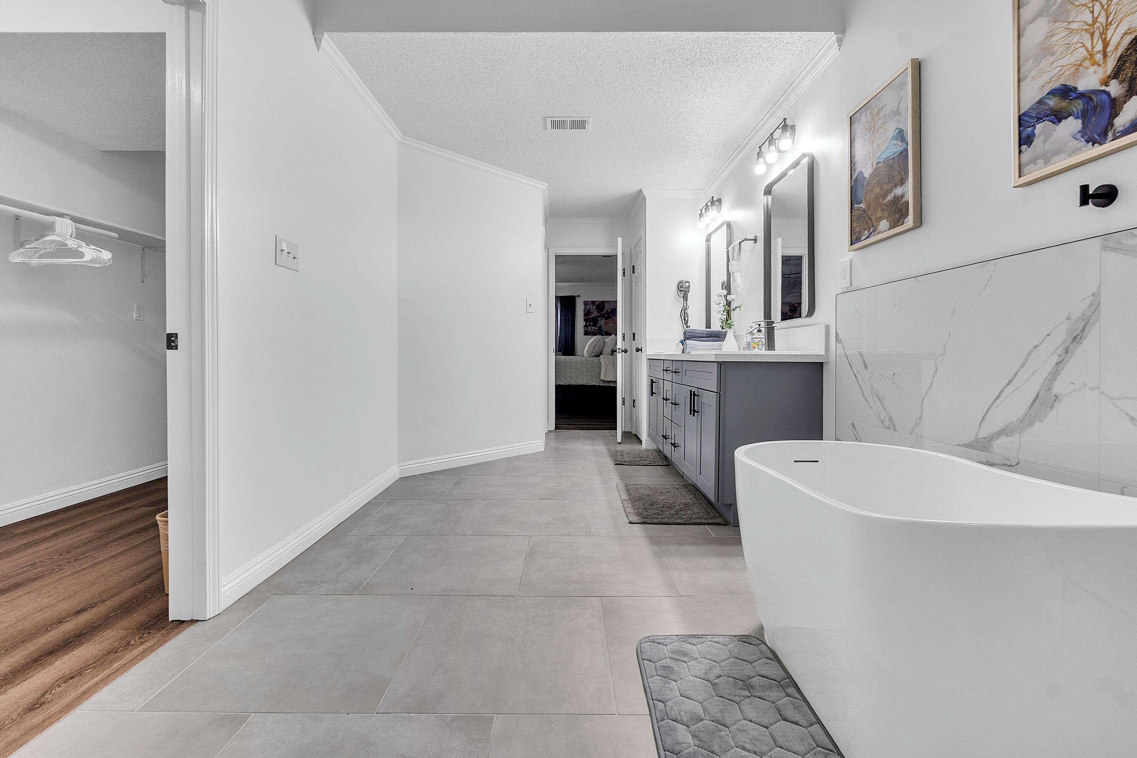 5 bedrooms, in-room safe, desk, iron/ironing board