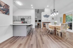 Dining - Modern, Freshly Updated 5- Bedroom Brick Home just Minutes from the airport. (Memphis)