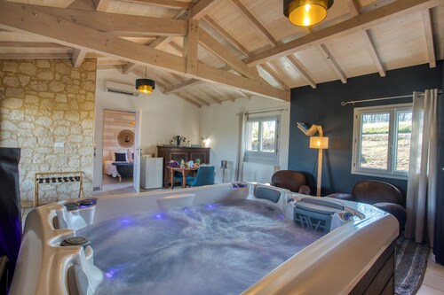 chalet cosy spa intérieur privatif, comme à l'hôtel, au calme près de Sarlat