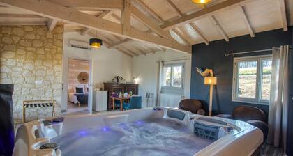 chalet cosy spa intérieur privatif, comme à l'hÎtel, au calme prÚs de Sarlat