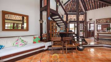 Casa, 4 quartos, piscina particular | Área de estar