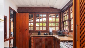 House, 4 Bedrooms, Private Pool | Private kitchen | Fridge, microwave, oven, stovetop