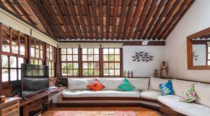 House, 4 Bedrooms, Private Pool | Living area