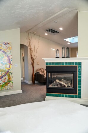 4 bedrooms, desk, iron/ironing board, travel cot - Charm on Cherry Street (Denver)