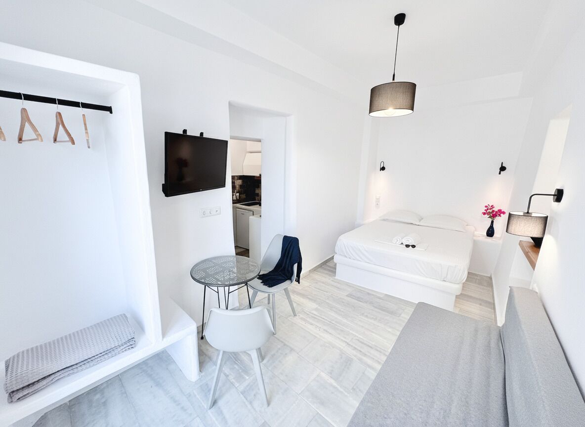 Dobbeltrom, 1 queensize-seng med sovesofa, balkong, sjøutsikt | Skrivebord, skrivebord for bærbar PC og blendingsgardiner