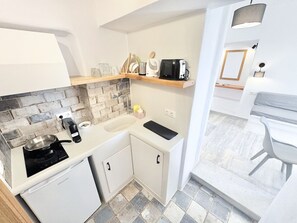 Double Room, 1 Queen Bed with Sofa bed, Balcony, Sea View | Private kitchen | Full-sized fridge, espresso maker, electric kettle, toaster - Castellino Naxos (Naxos)