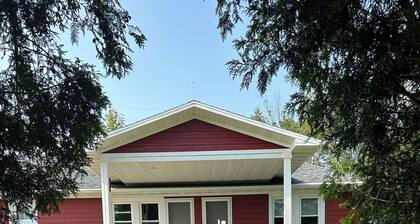 Road Taken Authors Retreat: 2-bedroom cottage in Ephraim with WiFi, AC