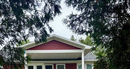 Road Taken Author’s Retreat: 2-bedroom cottage in North Ephraim with WiFi, AC