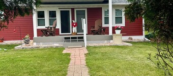 Road Taken Author’s Retreat: 2-bedroom cottage in North Ephraim with WiFi, AC