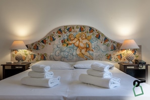 In-room safe, free WiFi - Hotiday Taormina Mare (Taormina)