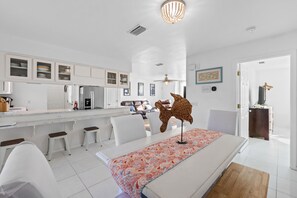 บ้านพัก, หลายเตียง (Blue Moon) | ร้านอาหาร