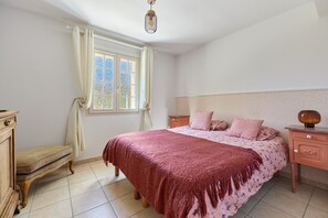 4 habitaciones, tabla de planchar con plancha y wifi gratis 