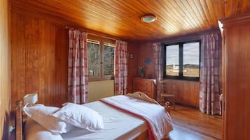 2 bedrooms, iron/ironing board, free WiFi