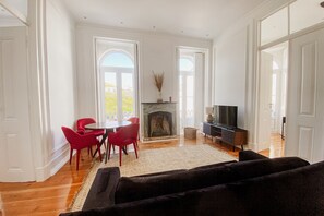 Standard Apartment, Kitchen, City View | Living area