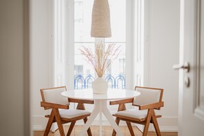 Standard Apartment, Kitchen, City View | 5 bedrooms, desk, iron/ironing board, free WiFi - Pateo do Mercado (Santarém)