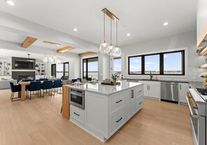 Luxury House, Multiple Beds (Circle Hollow) | Private kitchen | Oven, coffee/tea maker, toaster, highchair - Circle Hollow (Denver)