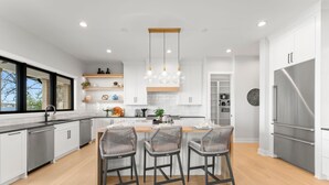 Luxury House, Multiple Beds (Circle Hollow) | Private kitchen | Coffee/tea maker, oven, toaster, high chair - Circle Hollow (Denver)