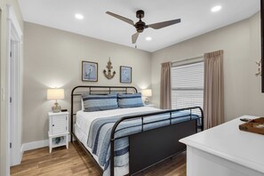 2 bedrooms, free WiFi, bed sheets - Gulf Front Views, Perfect beach retreat, Pool Heated (seasonally) spa (Destin)