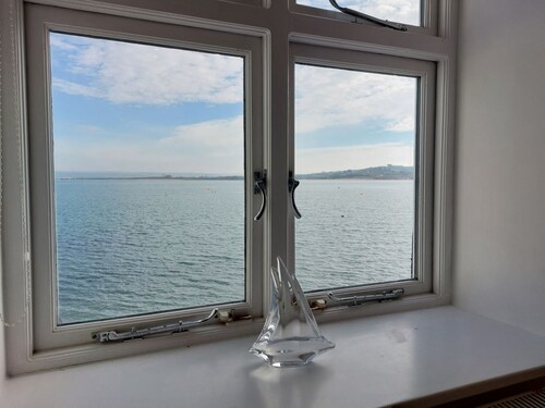 2 Bed apartment in a fantastic waterfront setting